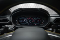 Urus 4.0 V8 PHEV SE 2025 YELLOW CARBON PANO
