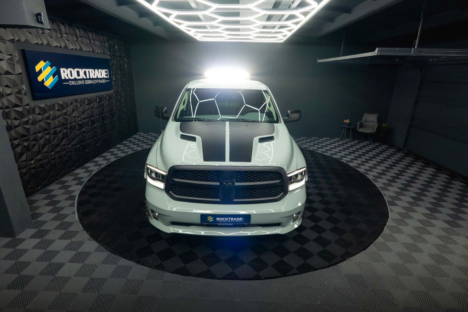 Fahrzeugabbildung Dodge RAM 5.7 V8 HEMI 4x4 OFFROAD Night-Paket *LED*AHK