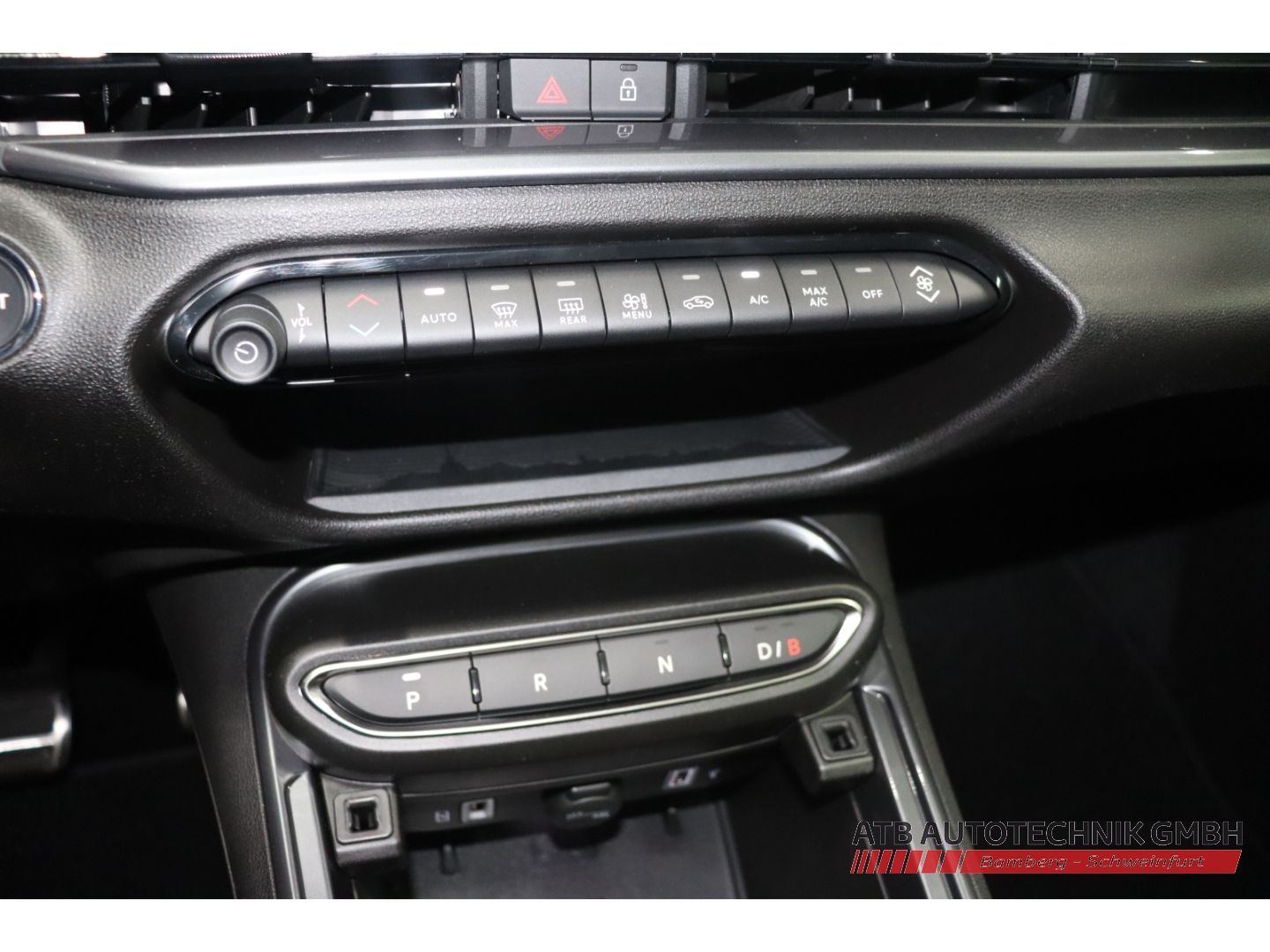 Fahrzeugabbildung Abarth 600e Scorpionissima 280 PS Navi LED PDCv+h Totwi