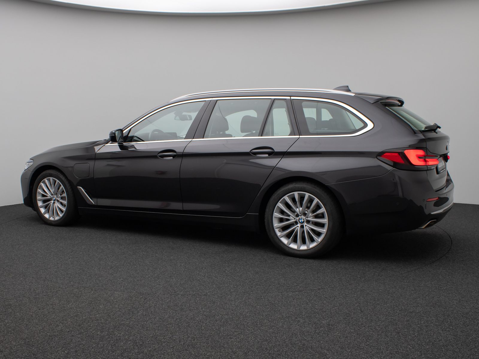 Fahrzeugabbildung BMW 530e  Luxury Line Kamera Laser HUD HiFi Komfort