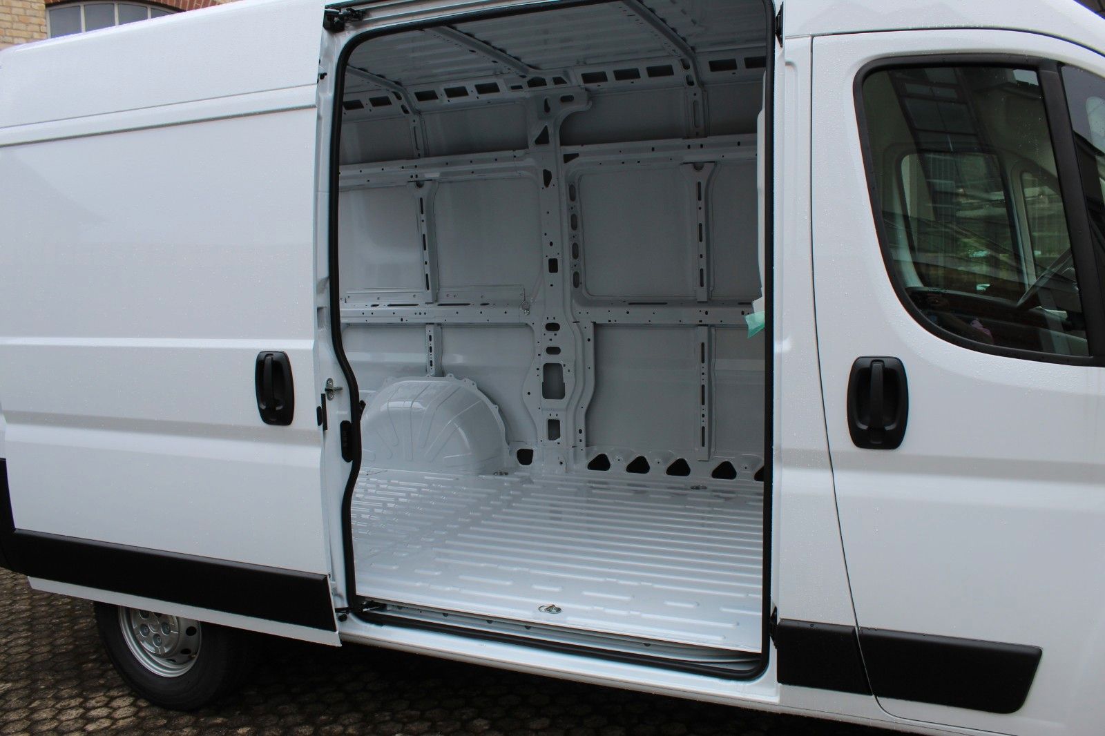 Fahrzeugabbildung Opel Movano L2H2,Klima, Radio,Freisprech,Doppelsitzba
