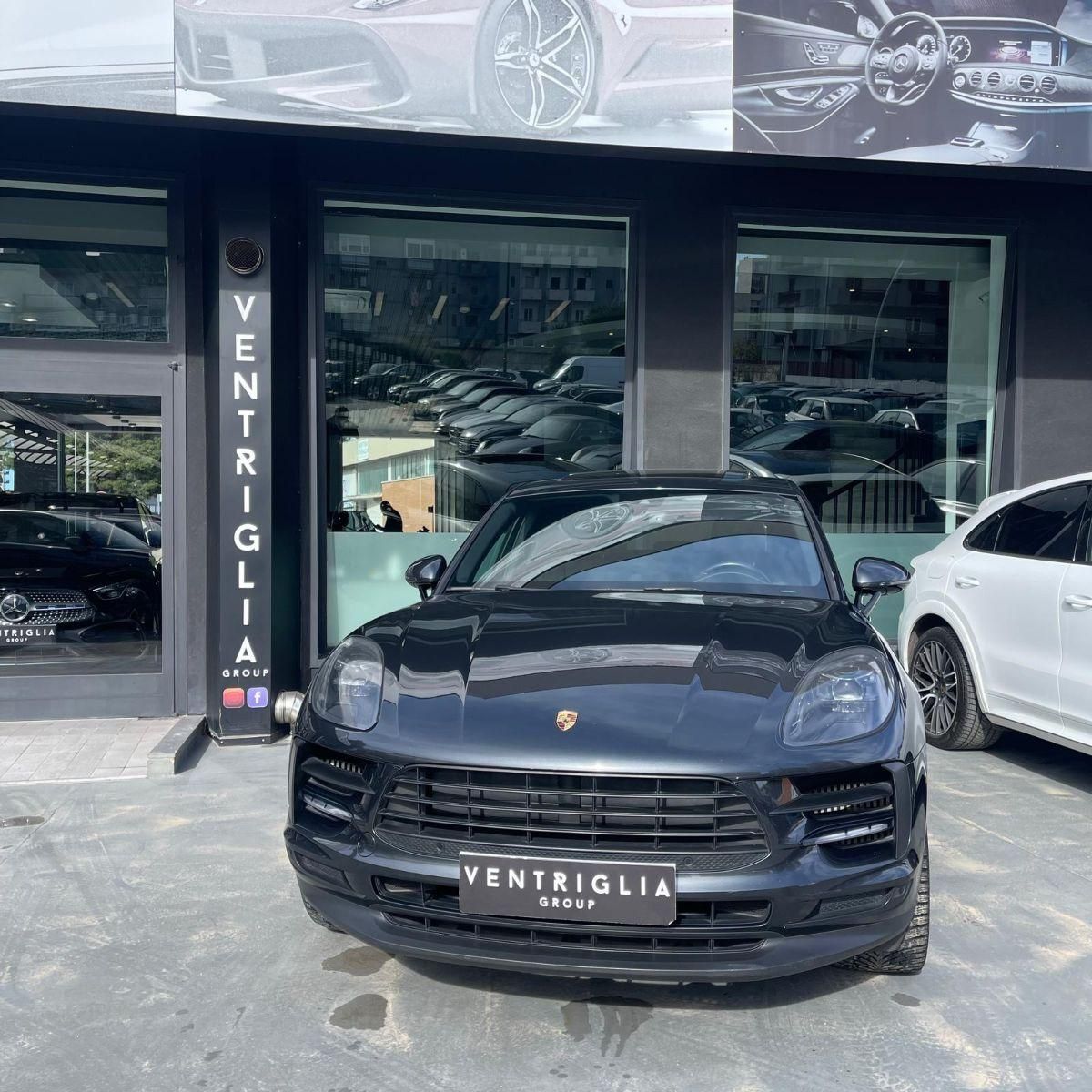 PORSCHE Macan