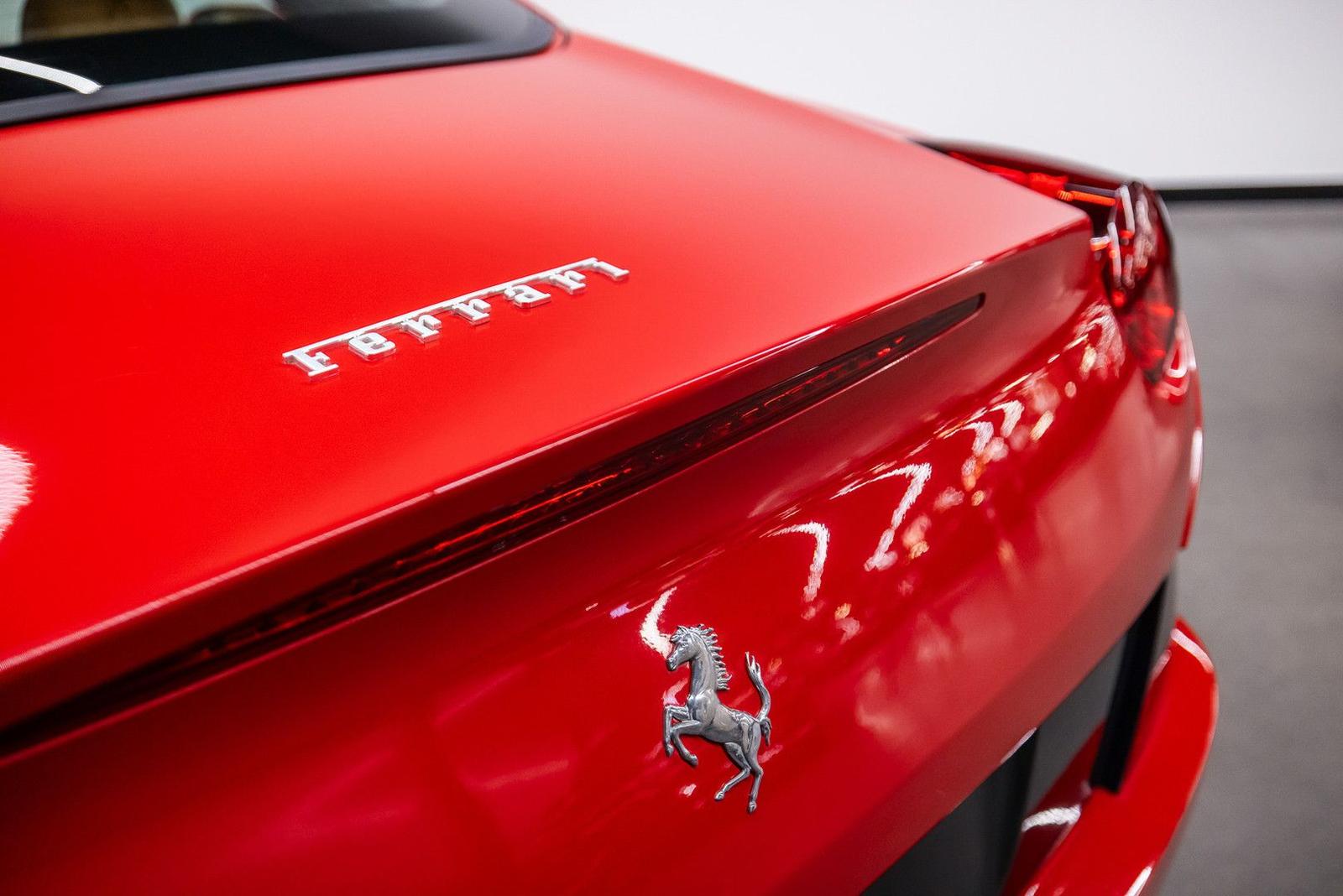 Ferrari California 30 4.3 V8 490 ch • Boîte F1 double embrayage • 29 600 km • Rouge / cuir beige