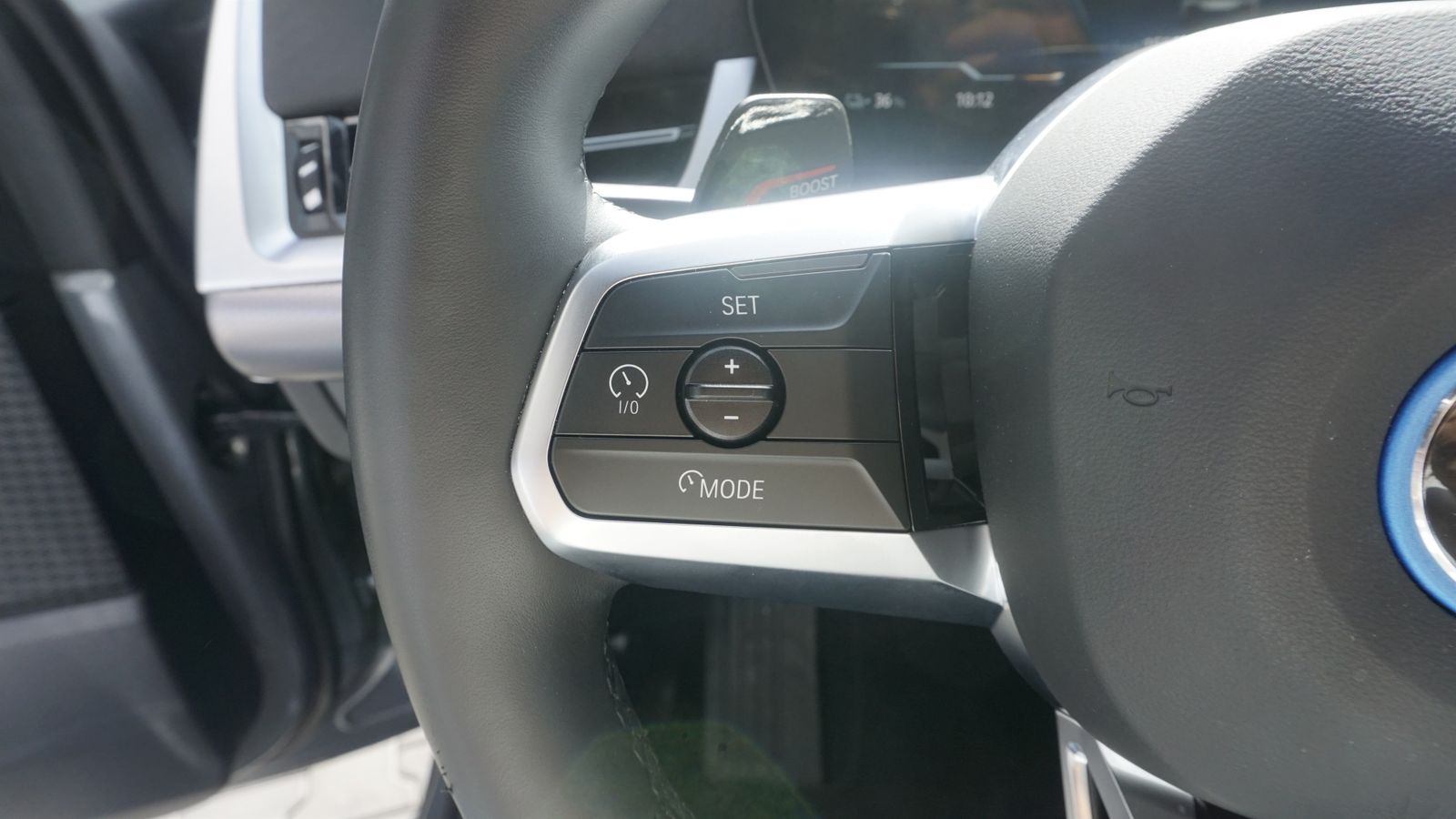 BMW iX2 - Bild 14