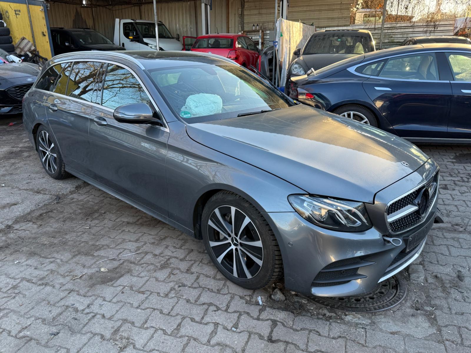Mercedes-Benz E 300 d T AMG Schiebedach Kamera Navi