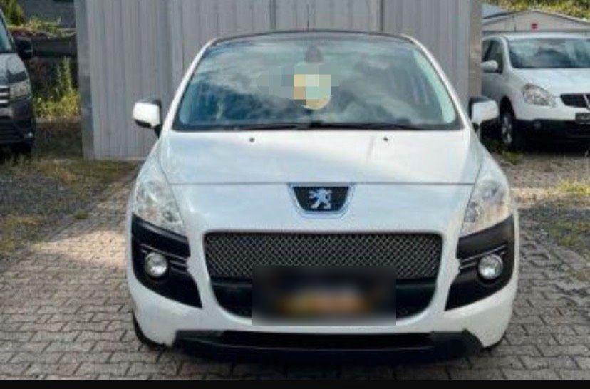 Peugeot e-3008