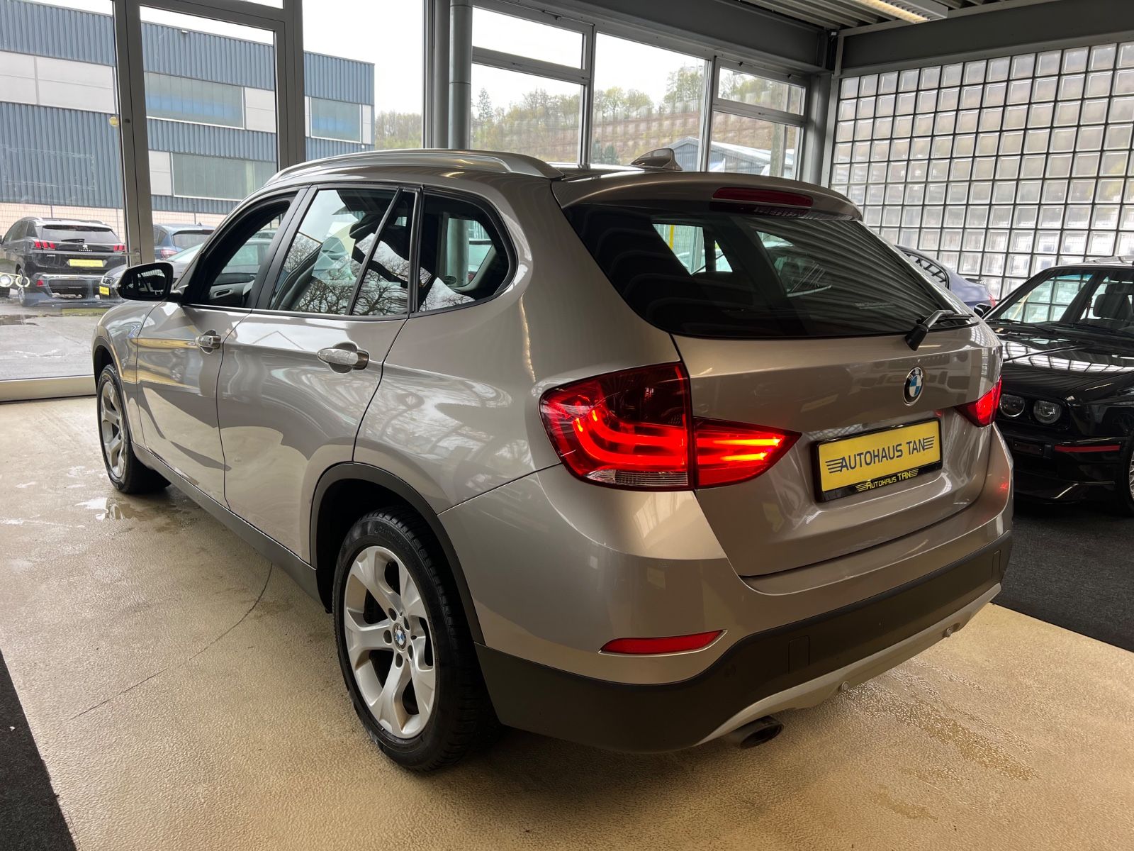 Fahrzeugabbildung BMW X1 18 d xDrive *LED/XENON*NAVI*MEMORY*