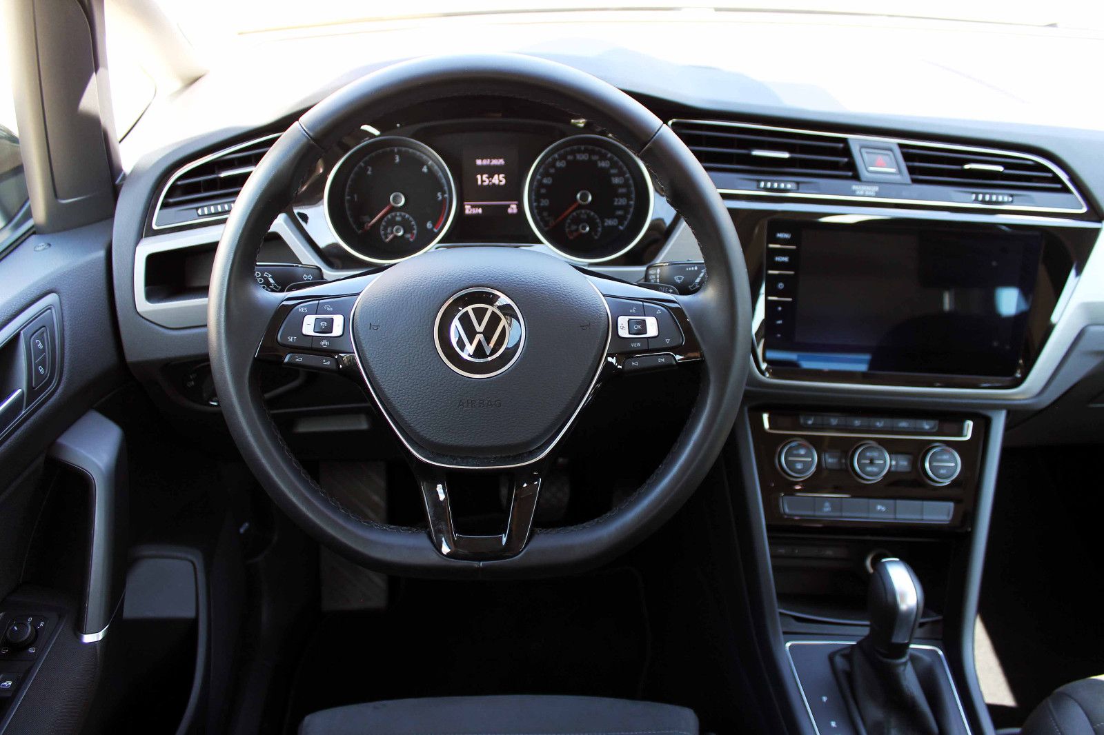 Fahrzeugabbildung Volkswagen Touran Comfortline 2.0 TDI DSG ACC PDC KAM LED