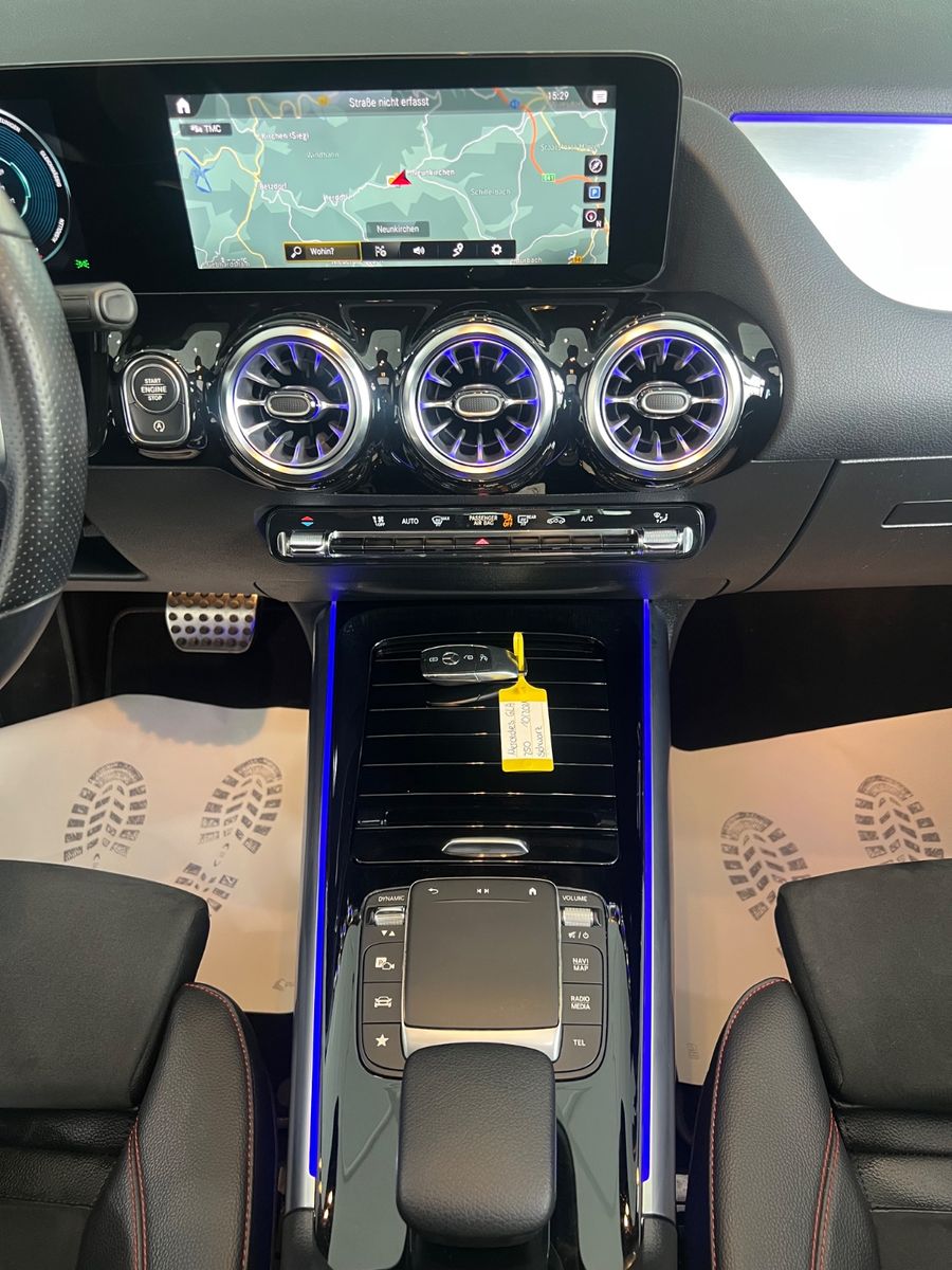 Fahrzeugabbildung Mercedes-Benz GLA 250 4Matic* AMG Line * PANORAMADACH *