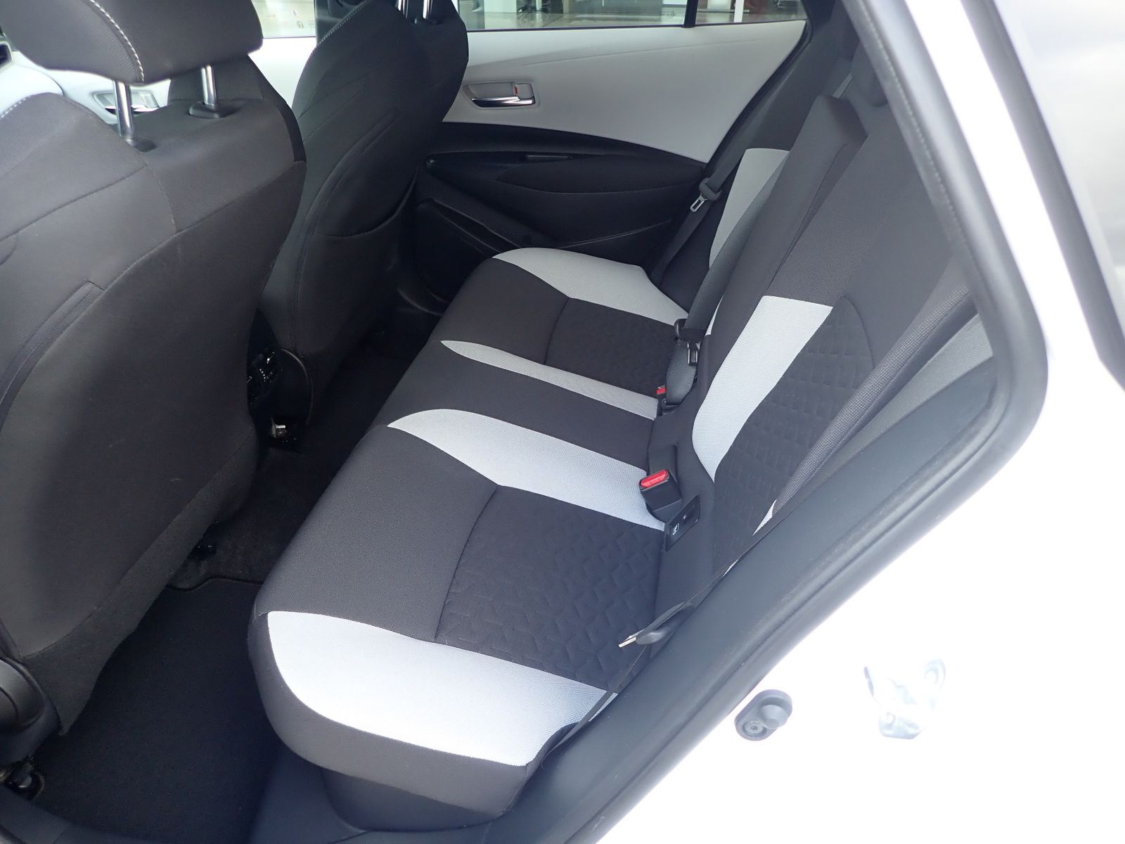 Fahrzeugabbildung Toyota Corolla TS 2.0 Hybrid Team D, AHK