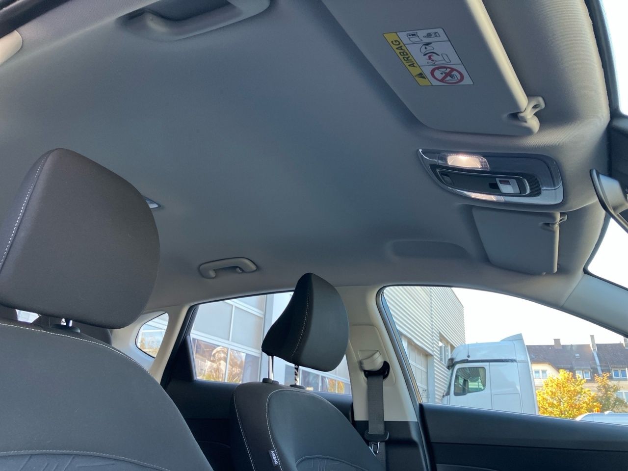 Fahrzeugabbildung Hyundai KONA ADVANTAGE ACC AUT Akustikglas Fernlichtass.