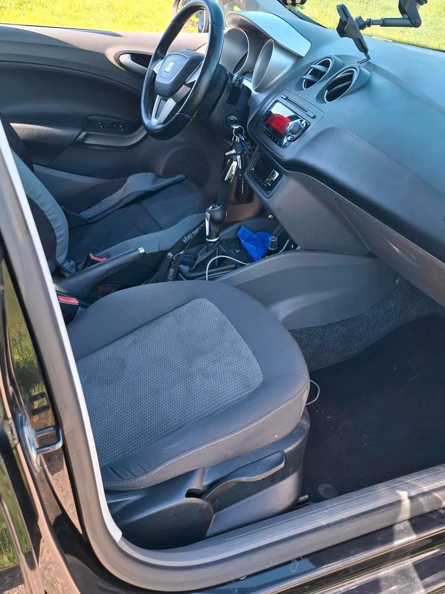Seat Ibiza 2011 — interior
