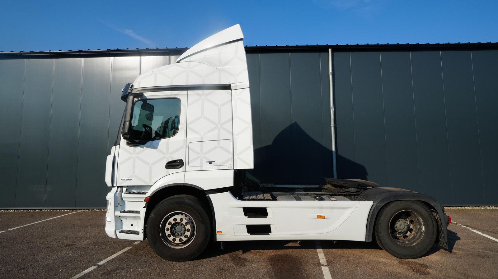 Mercedes-Benz ACTROS 1936 tractor unit