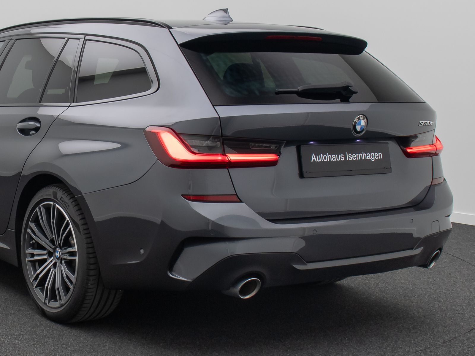 Fahrzeugabbildung BMW 330e M Sport Laser DAB Alarm HUD H/K Komfort 18"