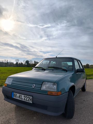 Renault R 5 mit H-Kennzeichen und Wertgutachten