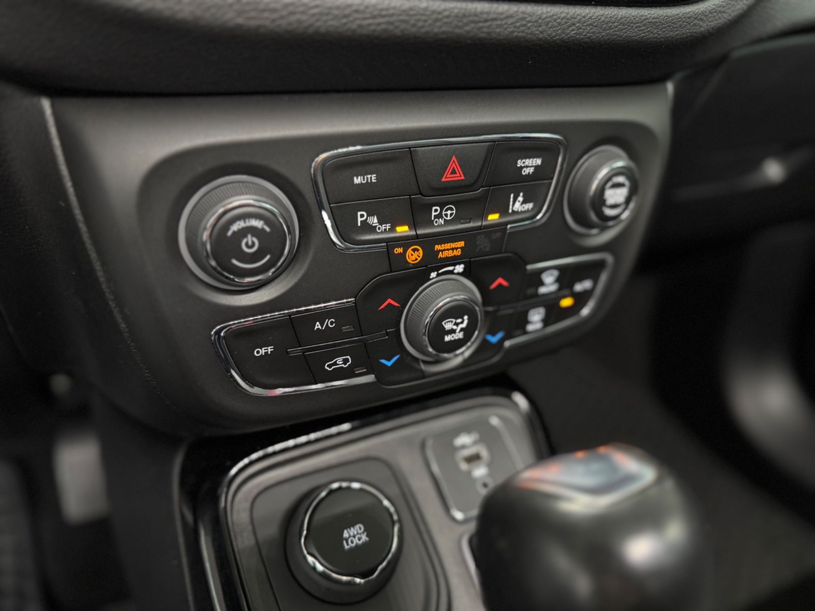Fahrzeugabbildung Jeep Compass 1.4 T Limited 4WD "AHK GJR Luxus-Paket "