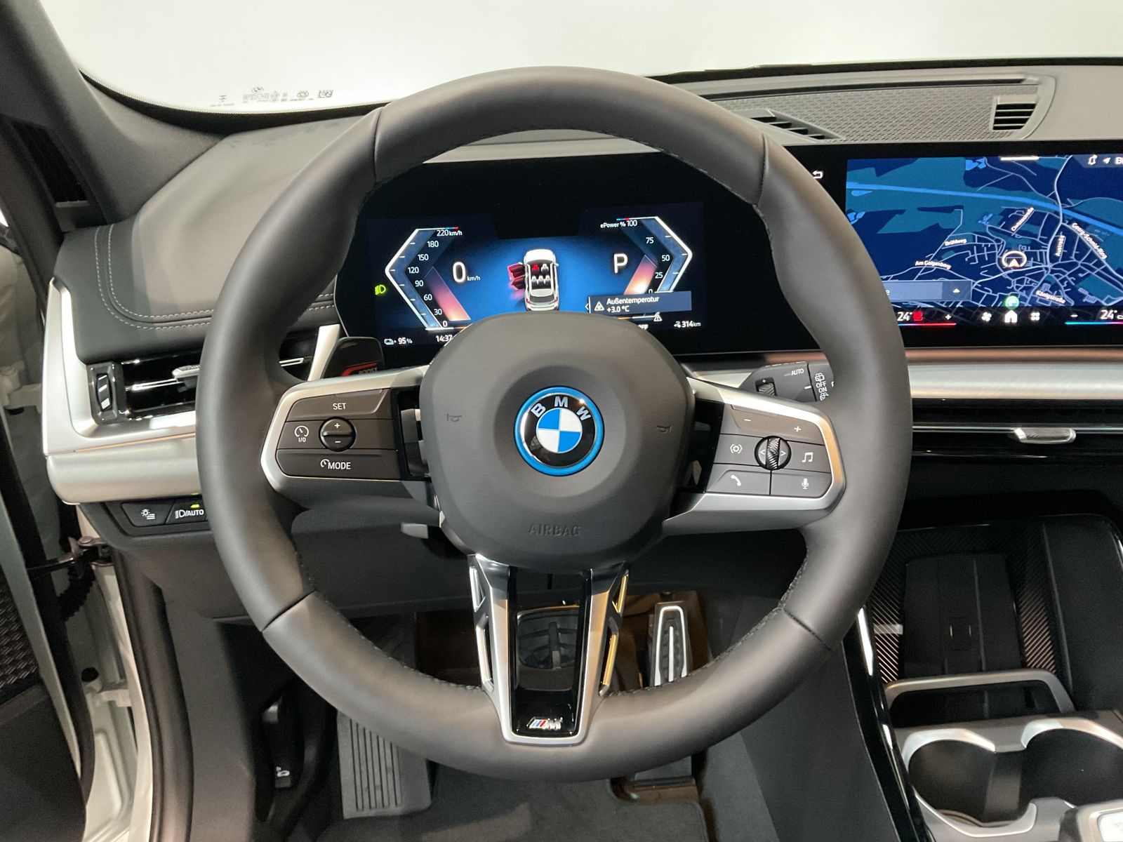 Fahrzeugabbildung BMW iX1 eDrive20 Komfortzugang, Head-Up-Display, AHK