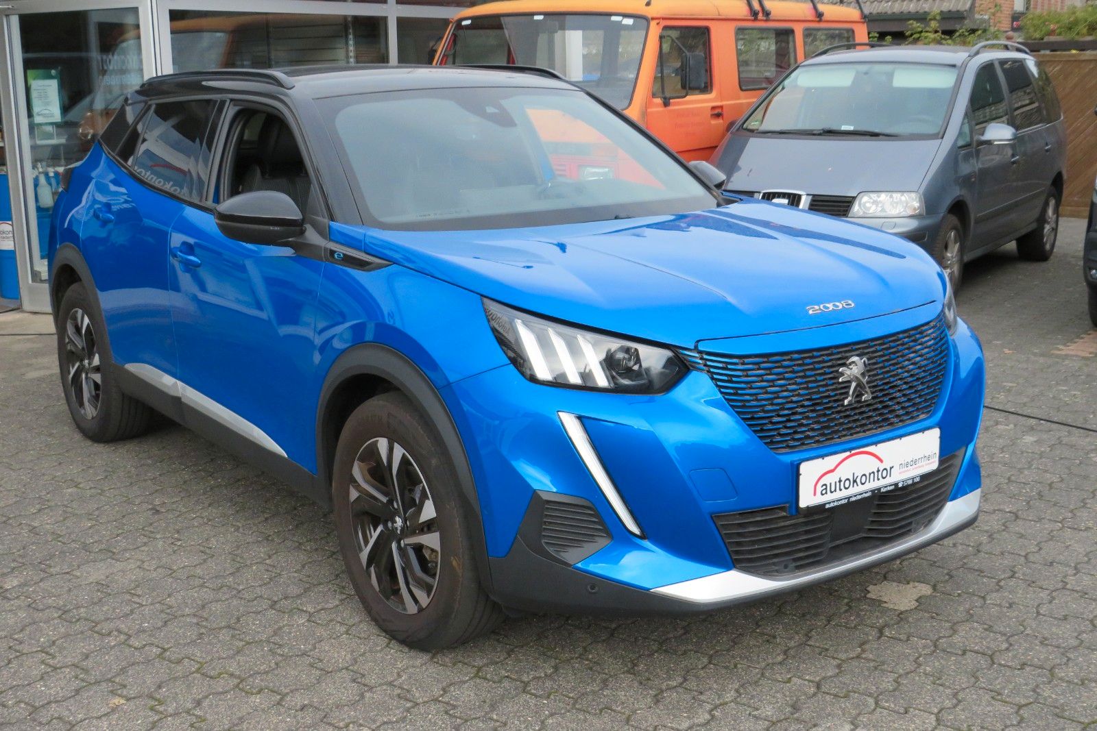 Fahrzeugabbildung Peugeot 2008 e- GT SITZH. NAVI KAMERA PDC 1.HD
