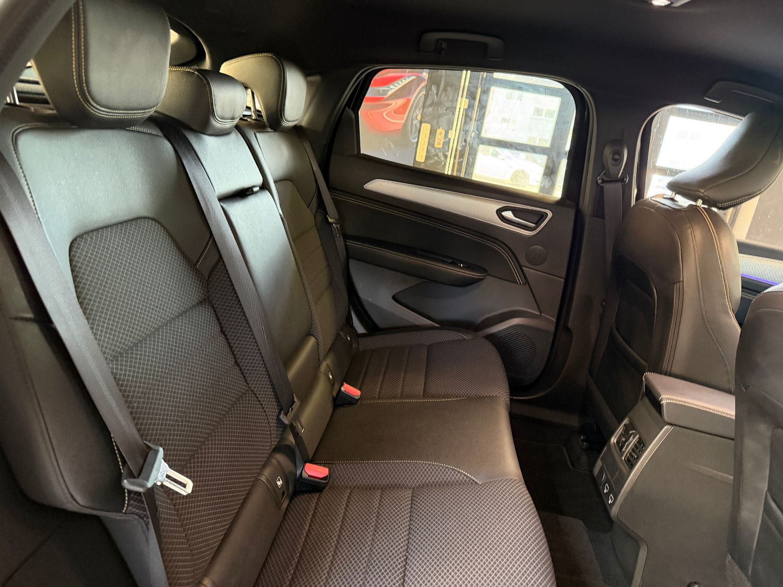 Fahrzeugabbildung Renault Arkana Techno/KAMERA/AMBIENTE/KAMERA/LEDER/ACC