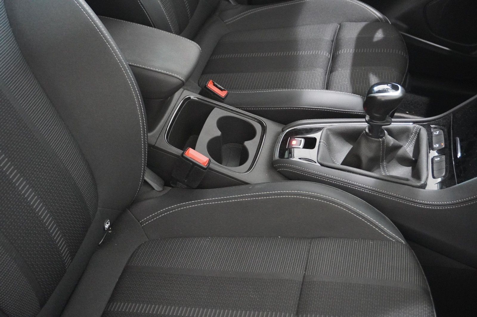Fahrzeugabbildung Opel Grandland (X) 1.2T GS SPORT NAVI/LED/VIRT./DAB+