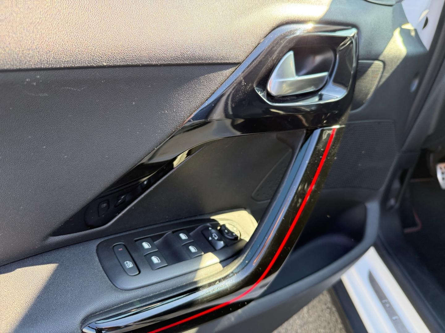 Peugeot 2008 1.2 PureTech 130 GT-Line *CarPlay*SHZ*PDC*
