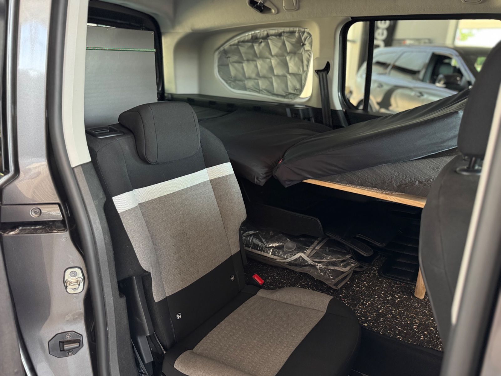 Fahrzeugabbildung Citroën Berlingo 1.5 BlueHDi 130 FAP Shine XL "Camping"