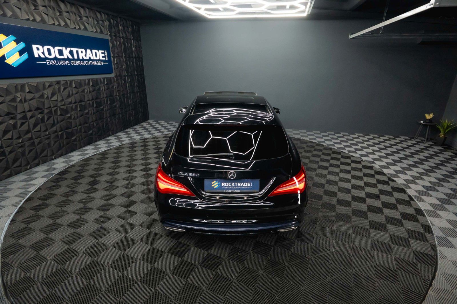 Fahrzeugabbildung Mercedes-Benz CLA 250 Shooting Brake AMG Night-Paket | Pano