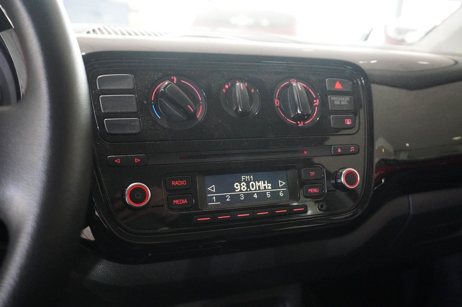 Fahrzeugabbildung Volkswagen up! 1.0 MOVE 5-TÜR AUTOMATIK KLIMA/AUX/CD