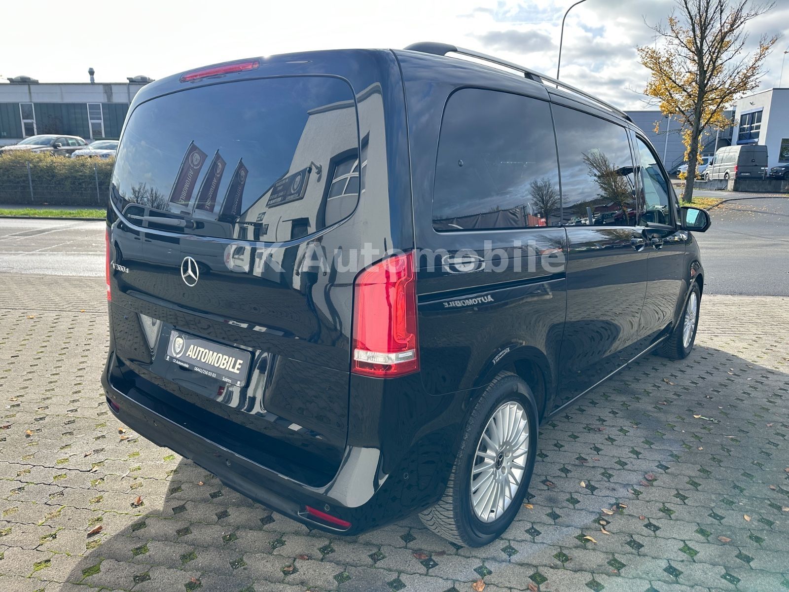 Fahrzeugabbildung Mercedes-Benz V 300d EDITION Kompakt/5 Sitze/Navi/LED/AHK