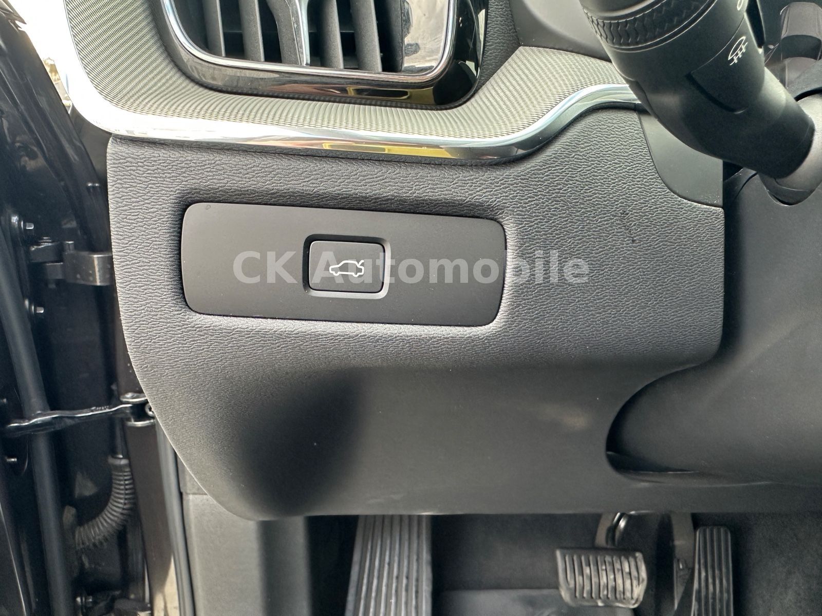 Fahrzeugabbildung Volvo XC60 B4 Plus Bright 2WD/Navi/Leder/Kam/LED/AHK