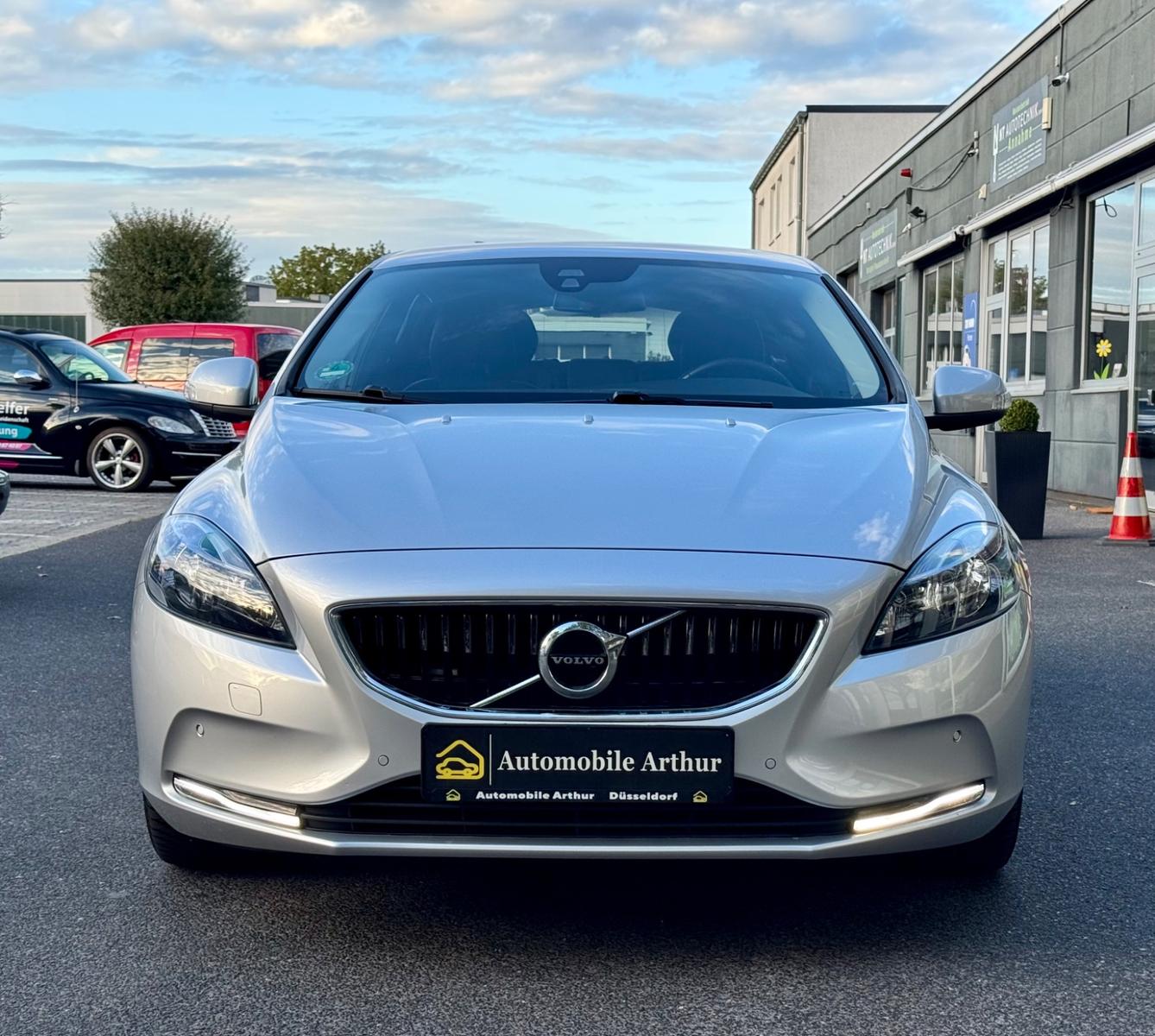 Volvo V40*2.0*2.Hand*Erst 102 Tkm*LED*Navi*Klima*Sitzh