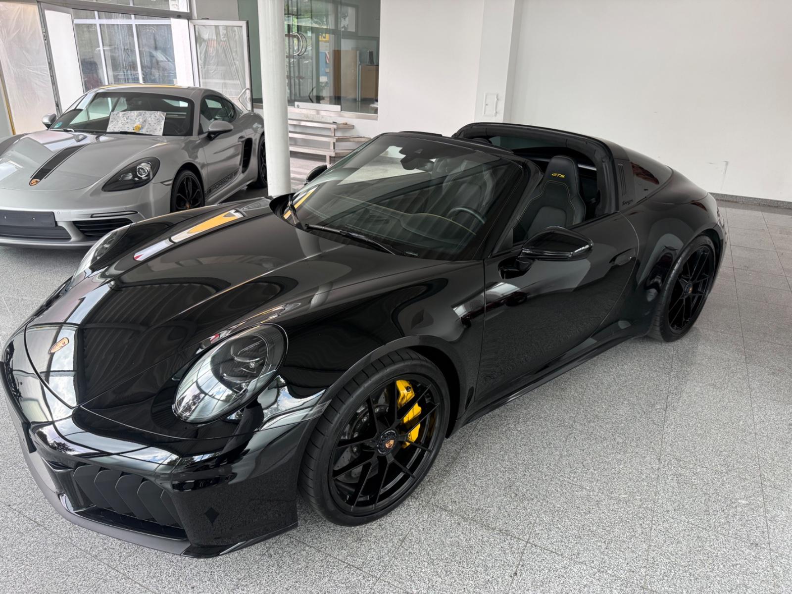 Porsche 992 Targa GTS 4 - PCCB- ACC-