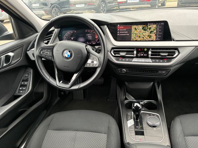 Fahrzeugabbildung BMW 118 i Advantage >AUT/LED/PDC/SHZ<