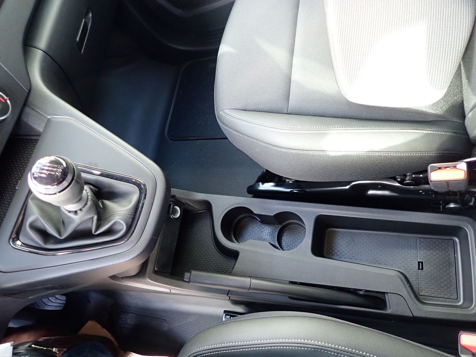 Fahrzeugabbildung Renault Kangoo Rapid Advance L1 Blue dCi 95 MY24