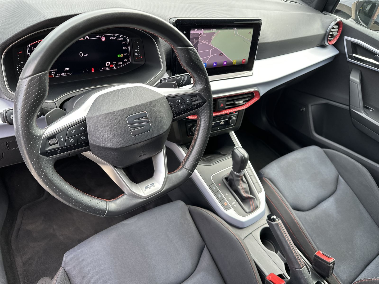 Fahrzeugabbildung SEAT Arona 1.5 TSI DSG FR NAV+LED+BEATS-AUDIO+VCOCK