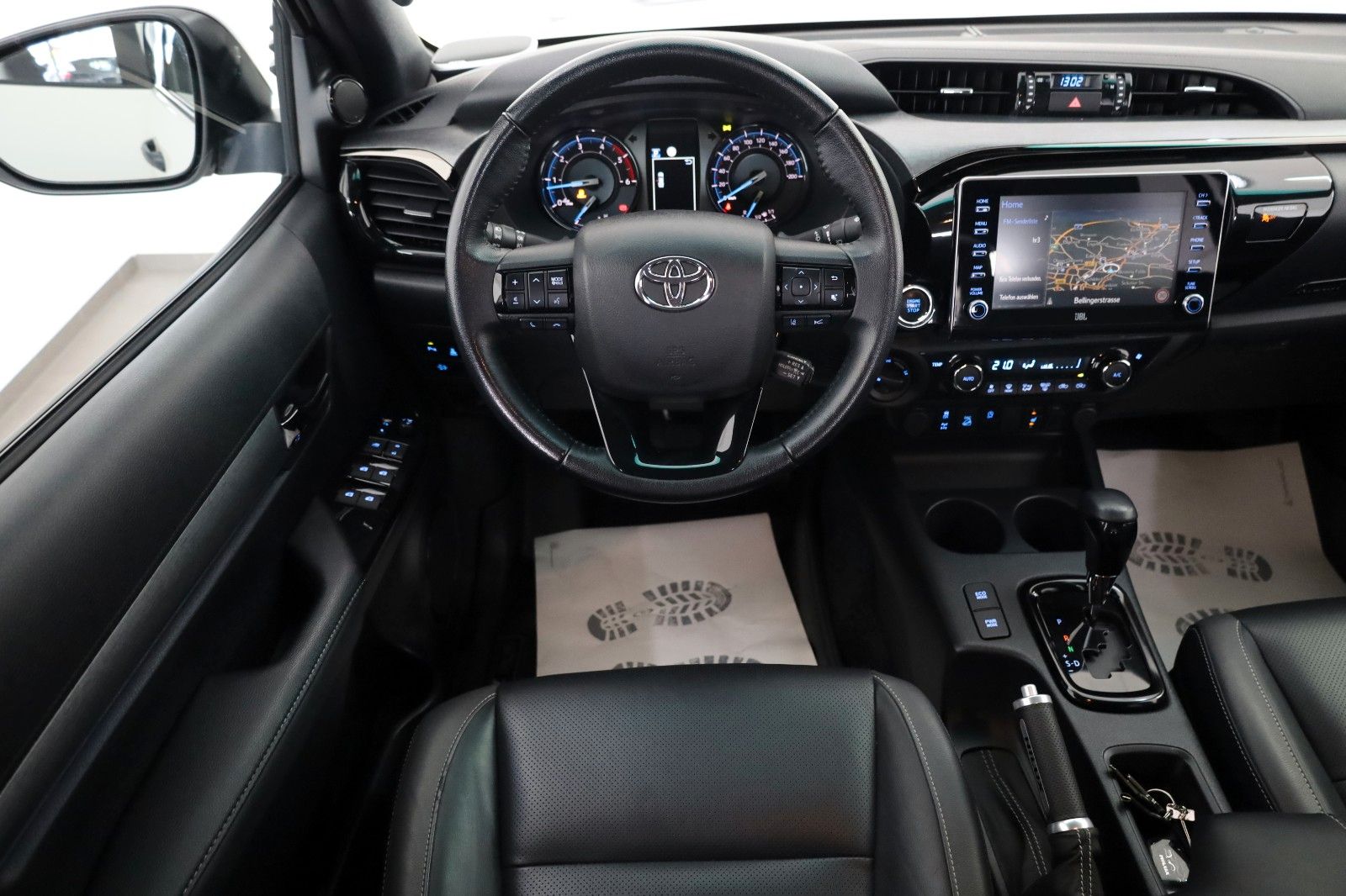 Fahrzeugabbildung Toyota Hilux Double Cab Invincible,Leder,Navi,Rollo,AHK