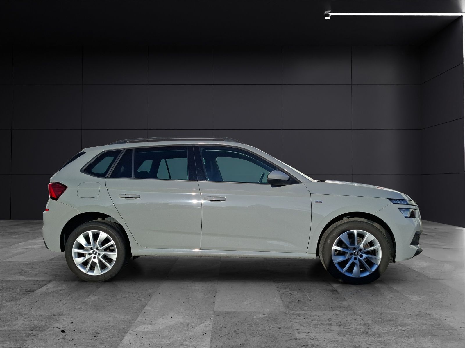 Fahrzeugabbildung SKODA Kamiq TSI Clever LED Navi VC GRA PDC SH LM