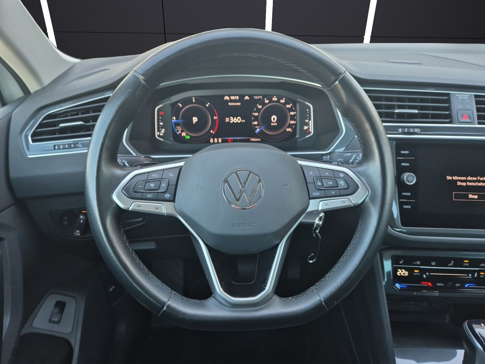 Fahrzeugabbildung Volkswagen Tiguan TDI Elegance DSG 4M Matrix AID Pano ACC P