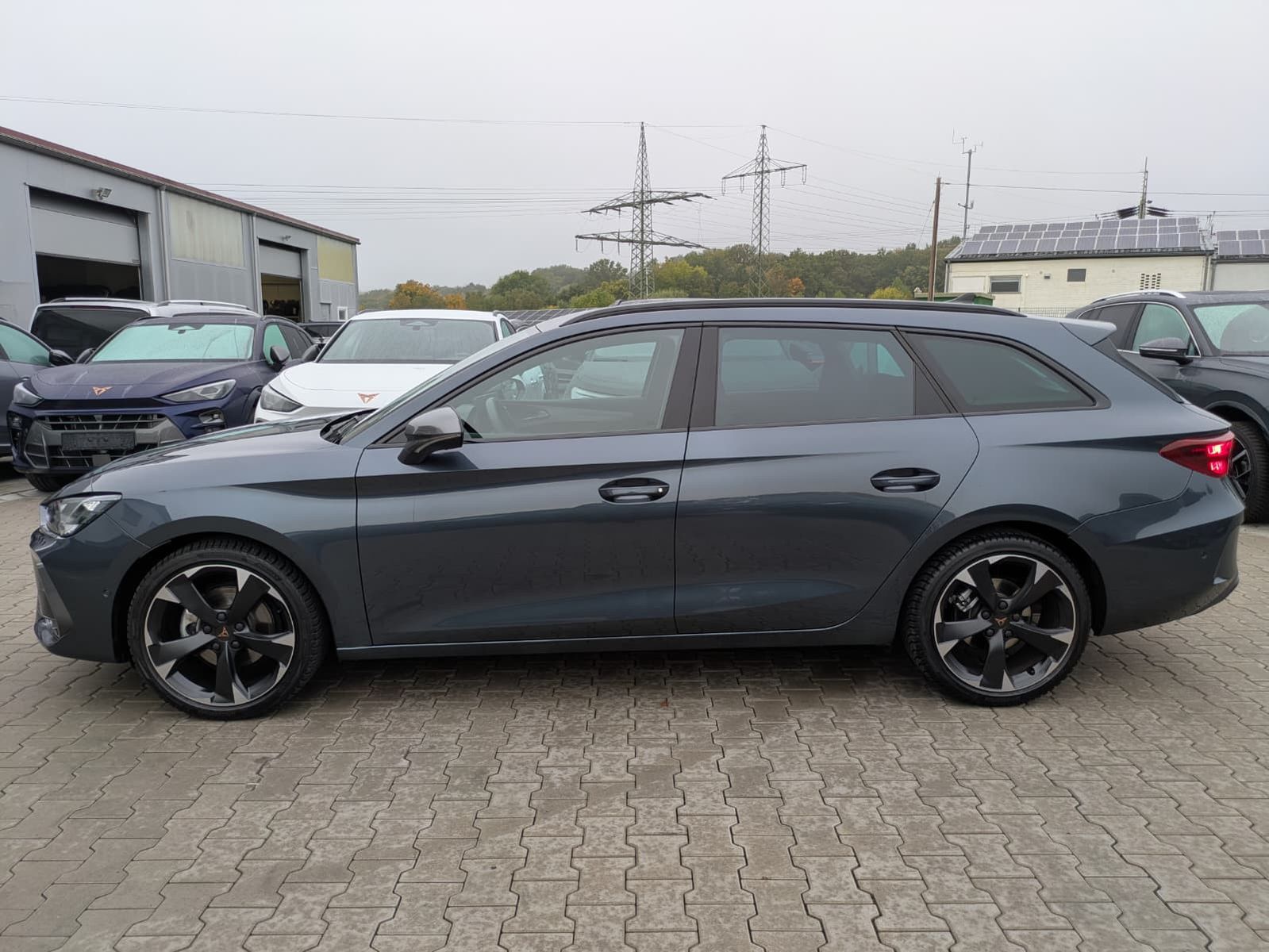 Fahrzeugabbildung CUPRA Leon 1.5 eTSI EDGE MATRIX*ACC*KAM*18"5JGARANTIE