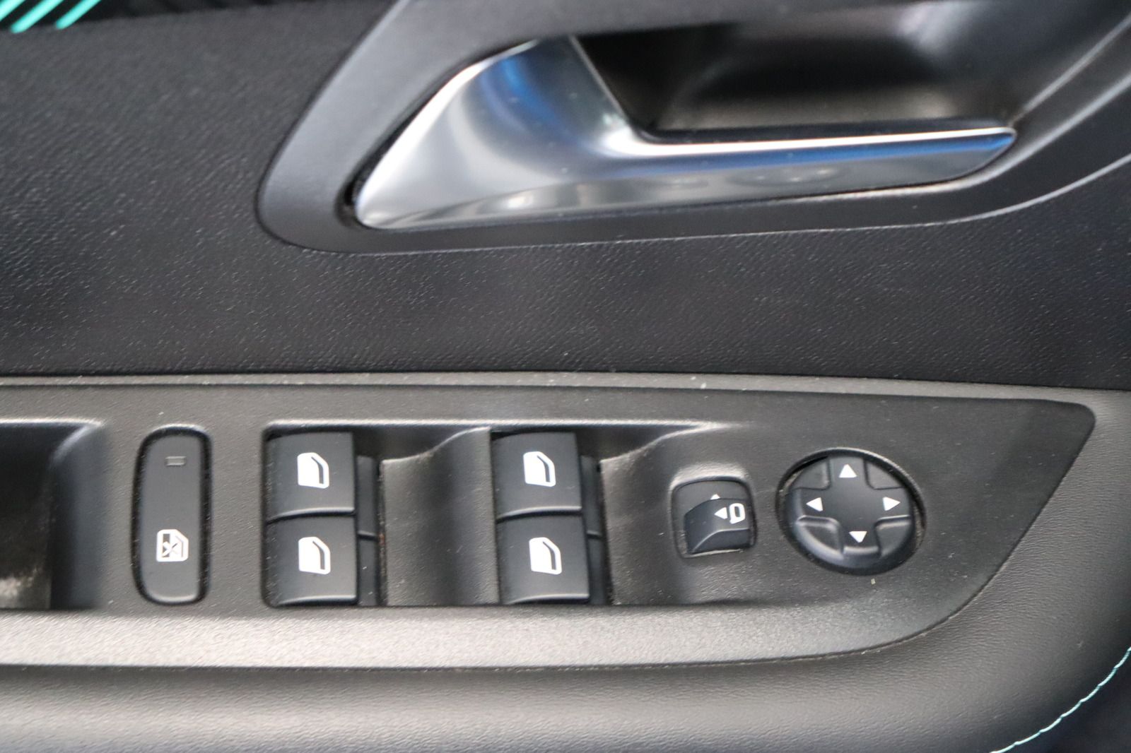 Fahrzeugabbildung Peugeot 208 1.2i Allure Pack * HU / AU neu