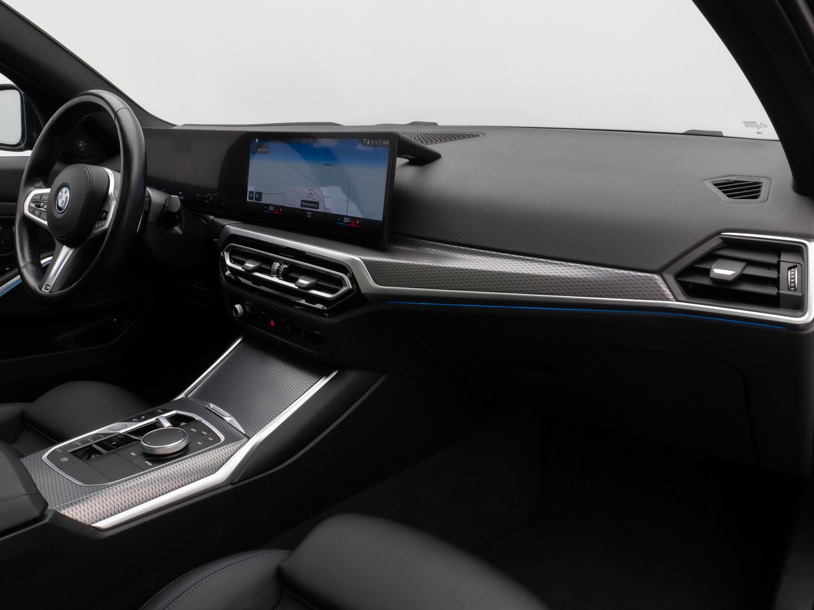 Fahrzeugabbildung BMW 330e xD M Sport Panorama Kamera HUD DAB H/K AHK