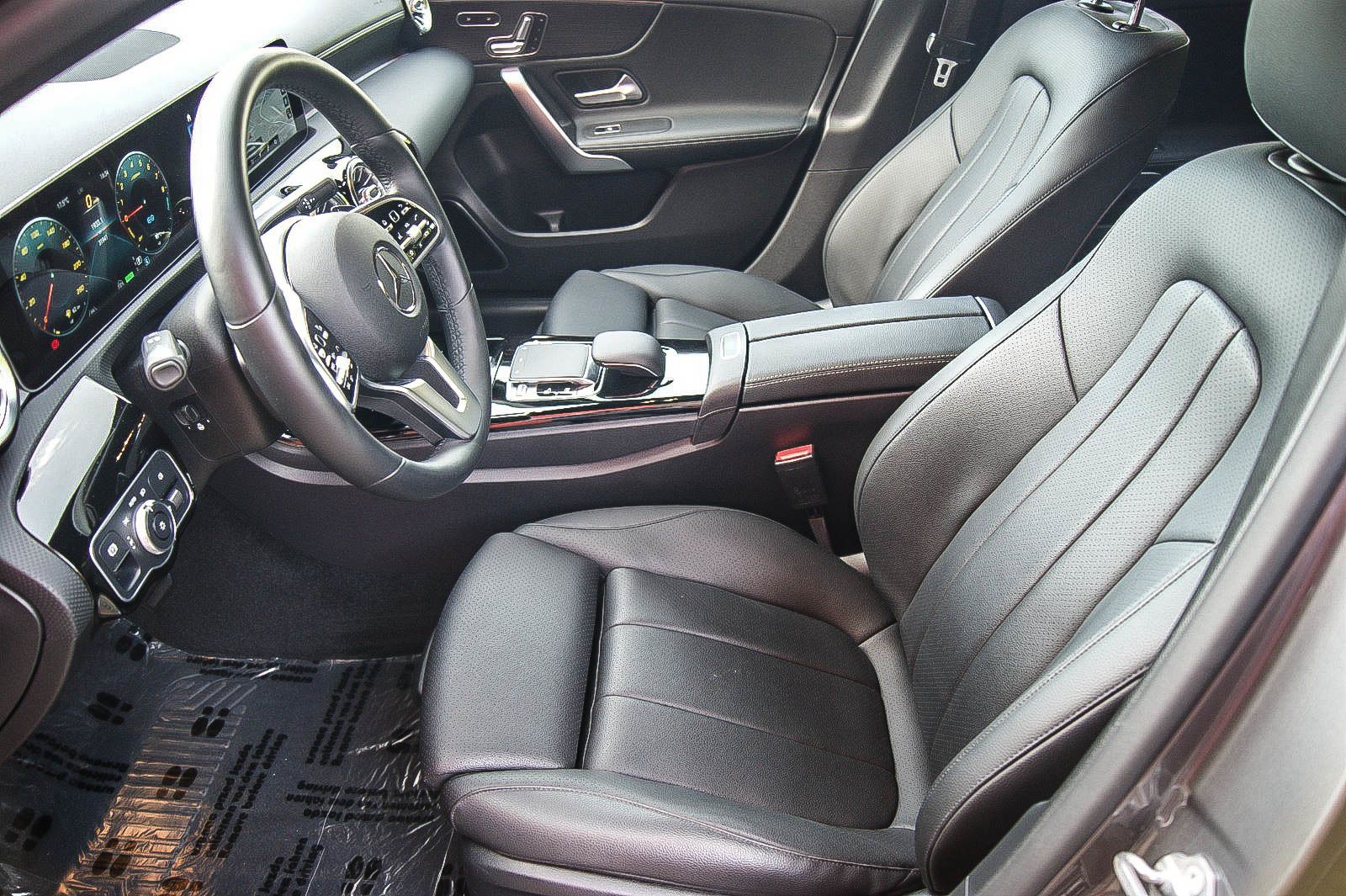 Fahrzeugabbildung Mercedes-Benz A 250e Lim Edition 19 BURMESTER GARAGENTORÖFFNER