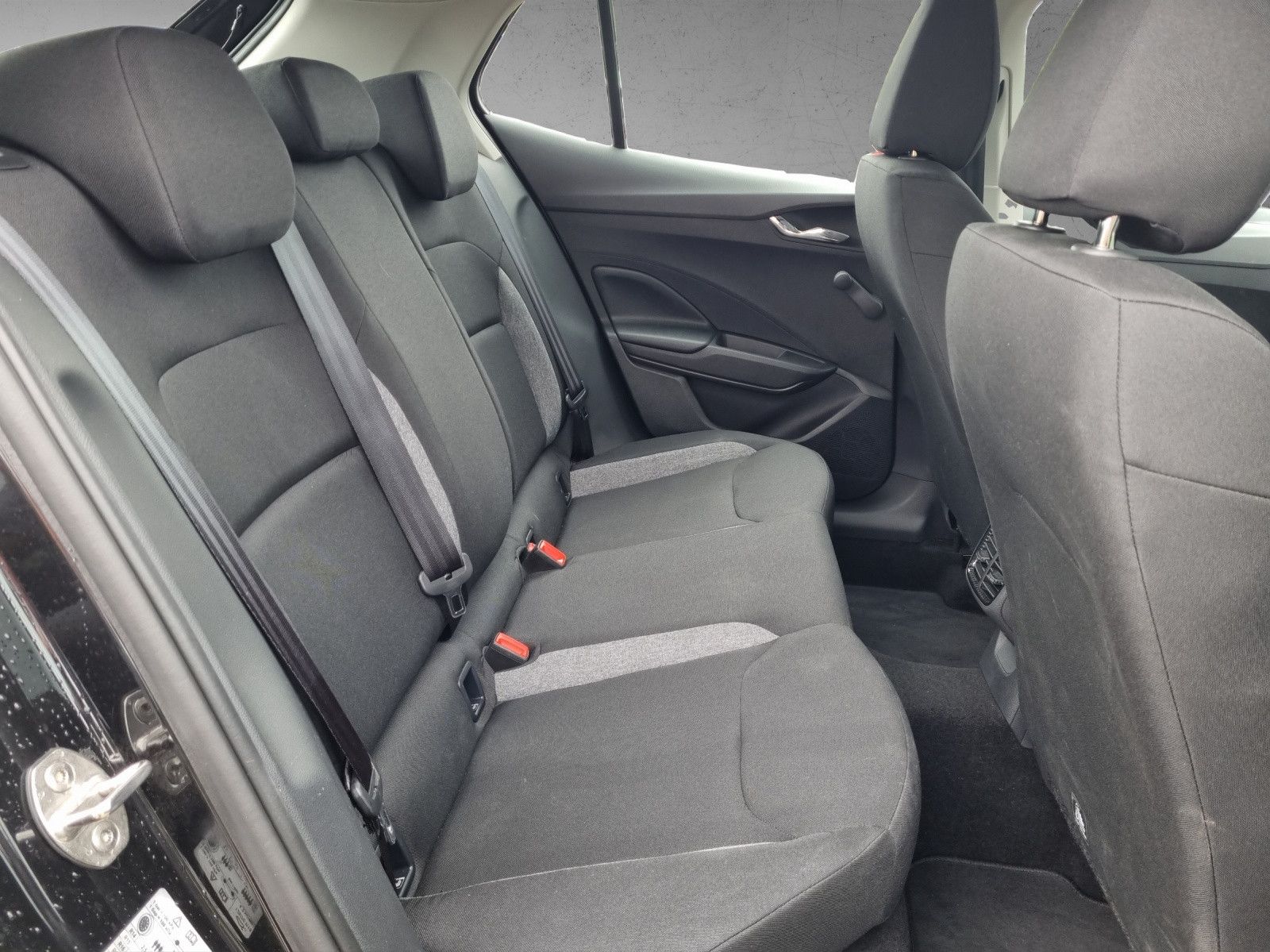 Fahrzeugabbildung SKODA Fabia Essence 1,0 TSI GRA PDC LED SHZ