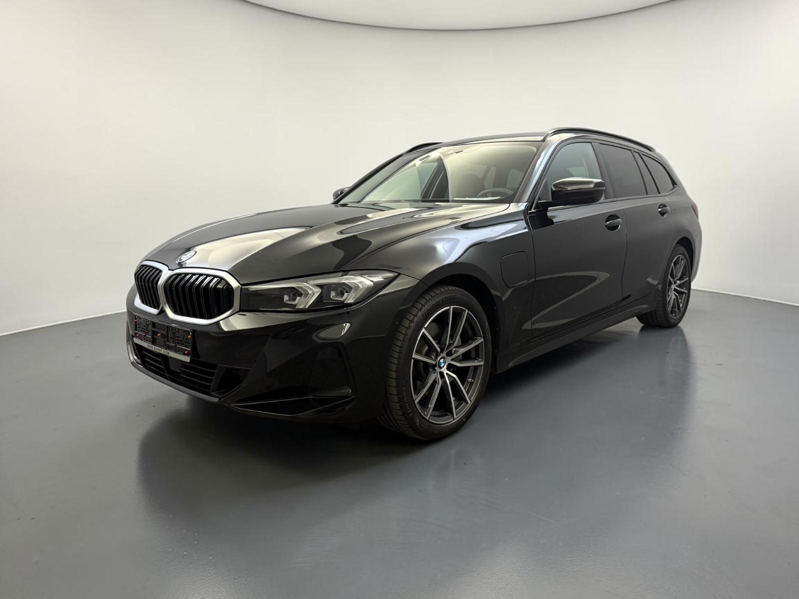 BMW 330 e Touring*ACC*AHK*SPORTSITZE*18Z*DRIVING ASS
