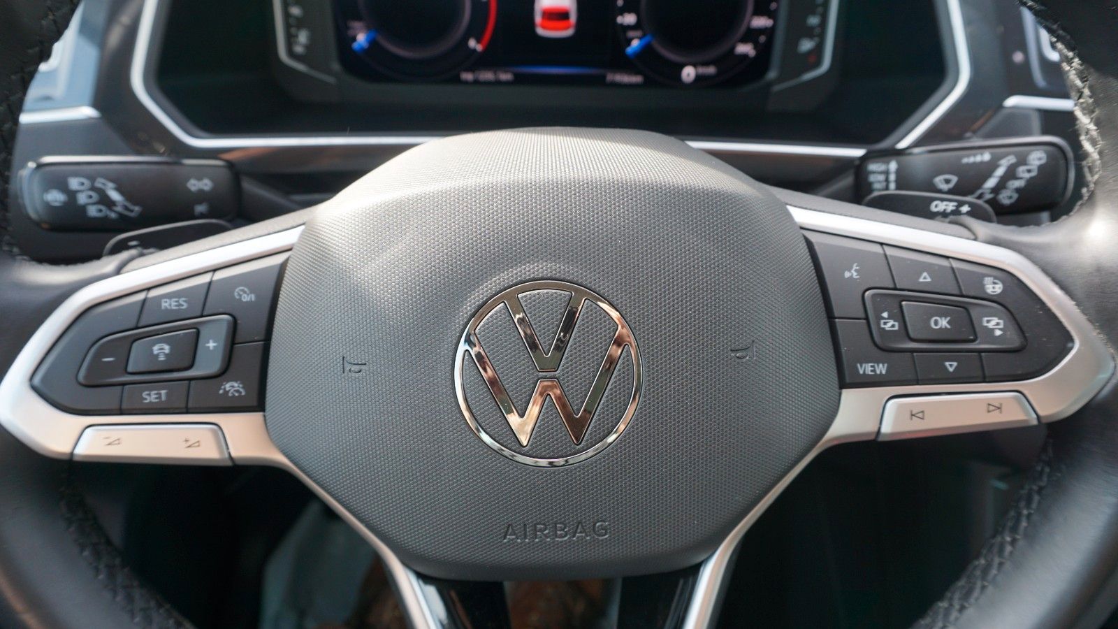 Fahrzeugabbildung Volkswagen Tiguan Elegance 4M, Kamera, Navi, AHK, IQ.Light