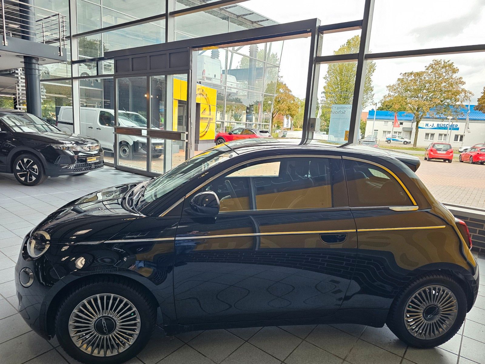 Fiat 500e Limousine 42 kWh Sitzheizung Kamera Keyless imagem 3
