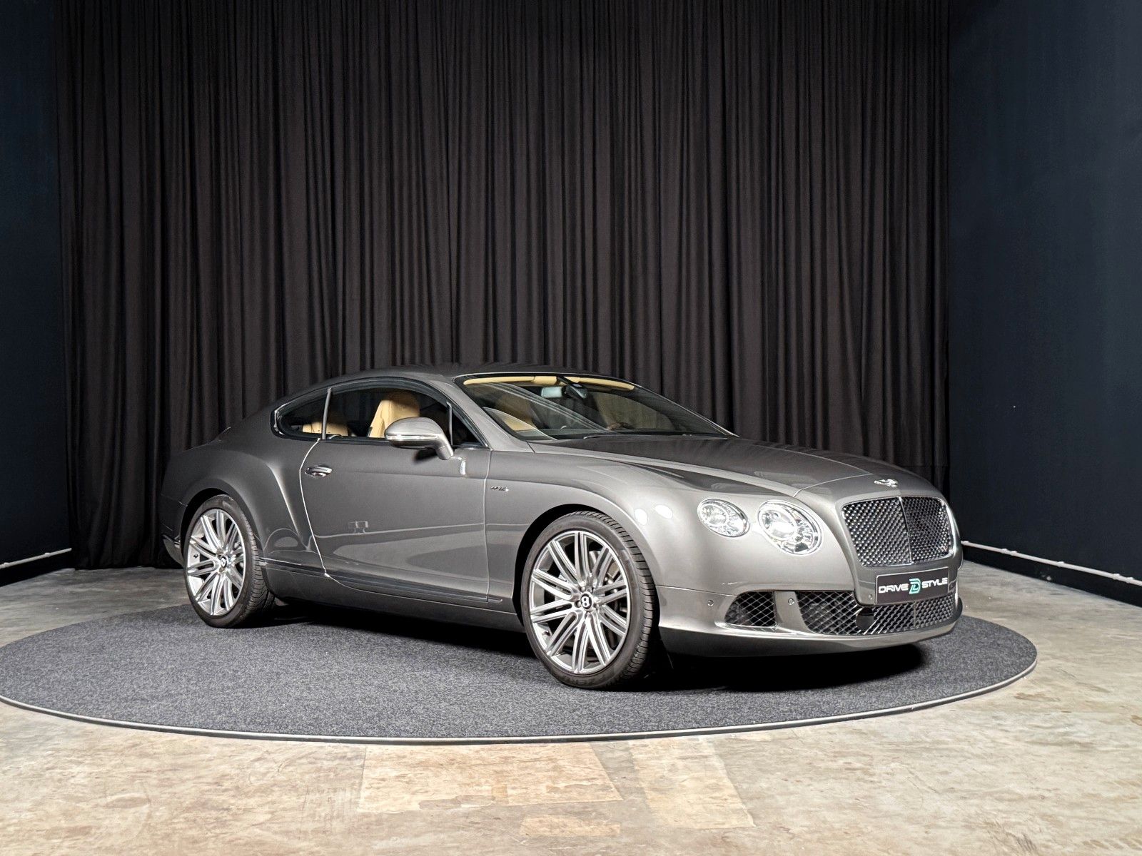 Fahrzeugabbildung Bentley Continental GT 6.0 W12 Speed 4WD Automatik