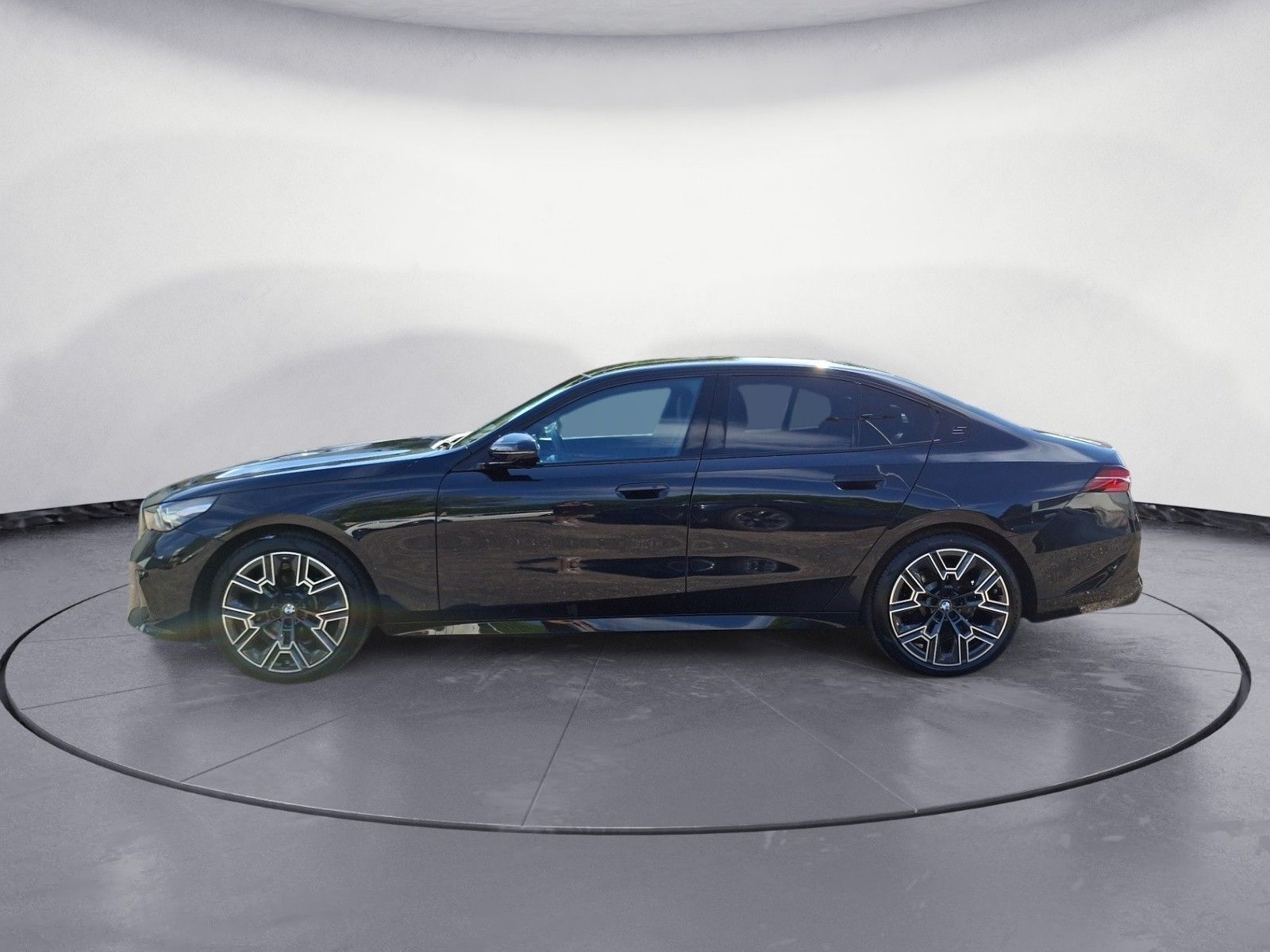 BMW 520i M SPORT AHK Panorama Driving Plus harman ka foto 3