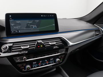 Fahrzeugabbildung BMW 530e M Sport Kamera Laser HUD DAB HiFi Komfort