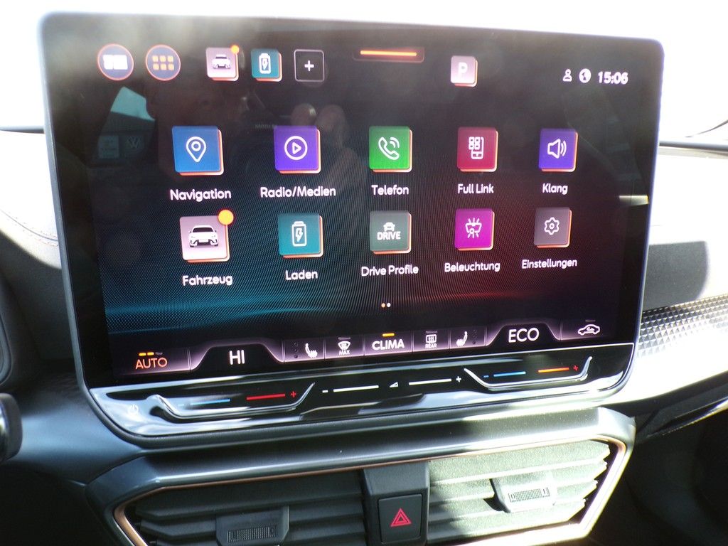 Fahrzeugabbildung CUPRA Leon Sportstourer VZ 1.5 e-Hybrid DSG Black Edit